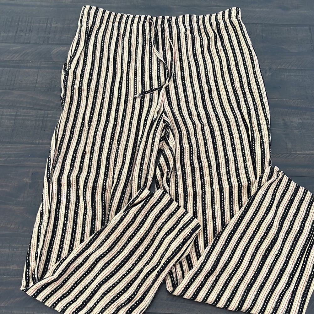 Bundle of stripped pants  - Picture 5 of 8